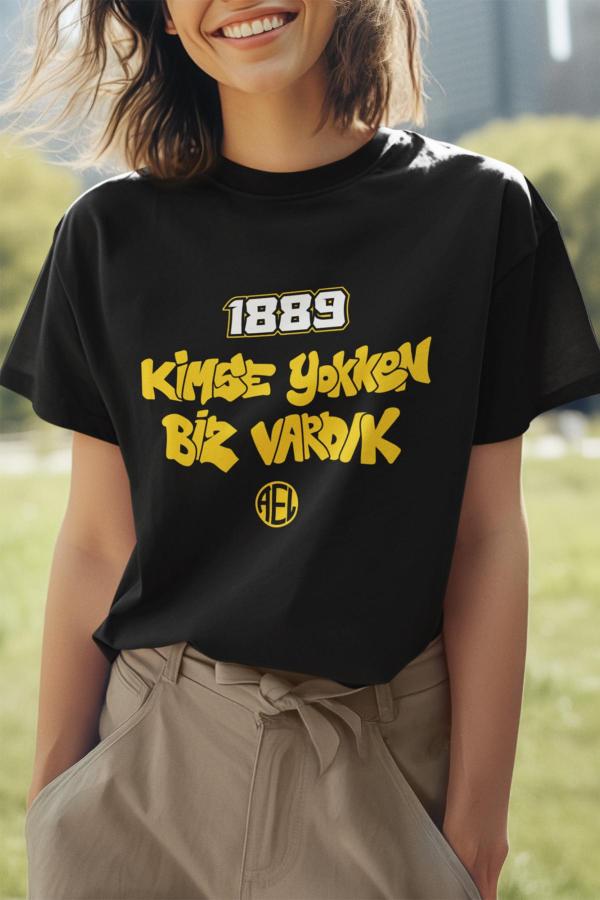 Adana Erkek Lisesi Siyah Tişört – "Kimse Yokken Biz Vardık" 1889 Tasarımı